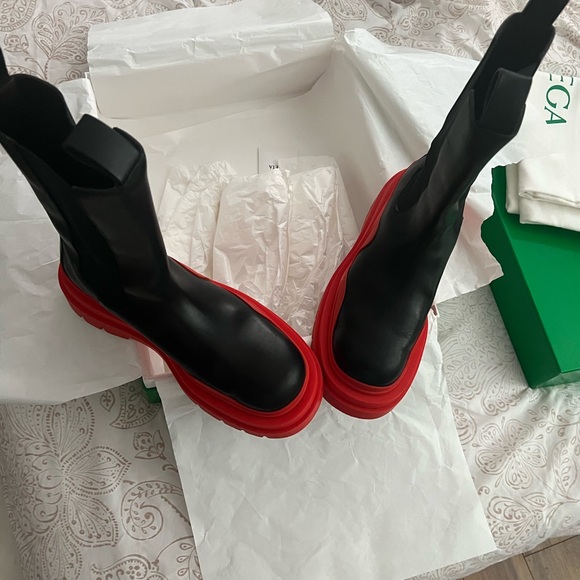 Bottega Veneta Woman’s Tire Chelsea Boots - Picture 9 of 13